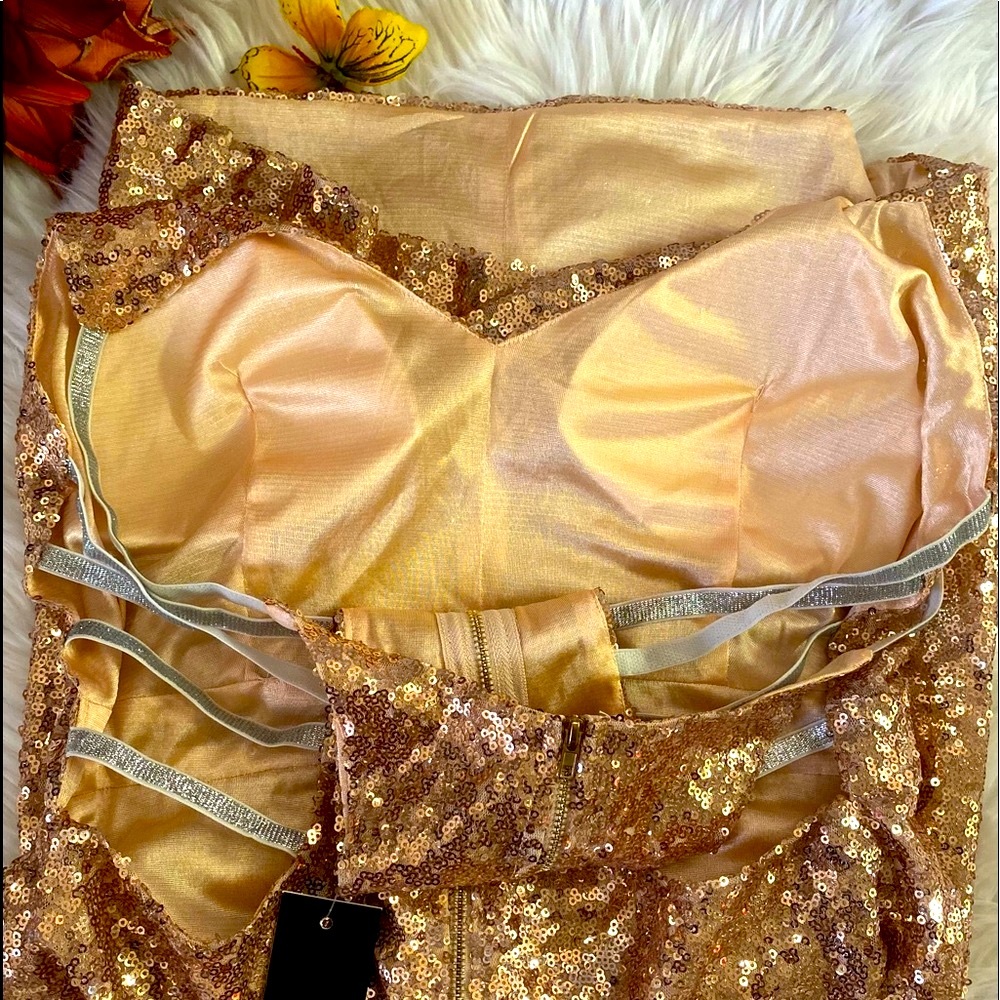 LookBook - Dress - Picture 4 of 11